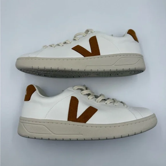 VEJA V-12 Sneakers - Picture 4 of 11